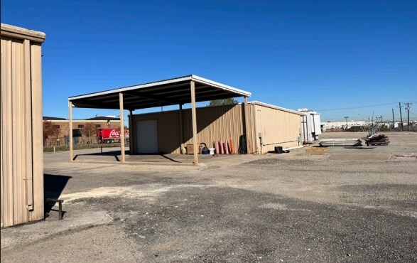 More Photos Of 112 E Industrial Blvd, Cleburne Warehouse For Sale
