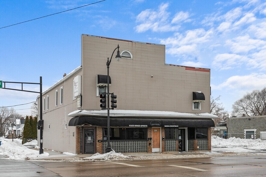 More Photos Of 1027 S Main St, Oshkosh Restaurant For Sale