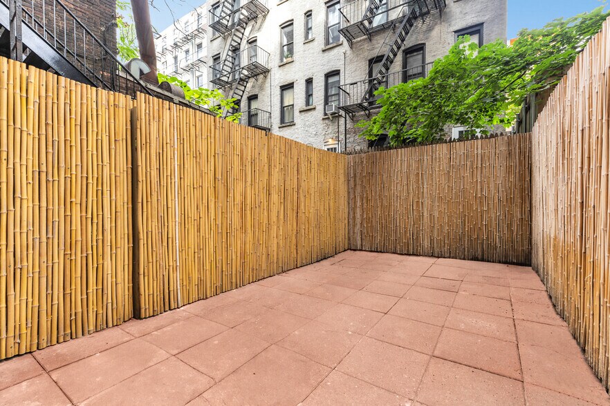 More Photos Of 113 Christopher St, New York Apartments For Lease