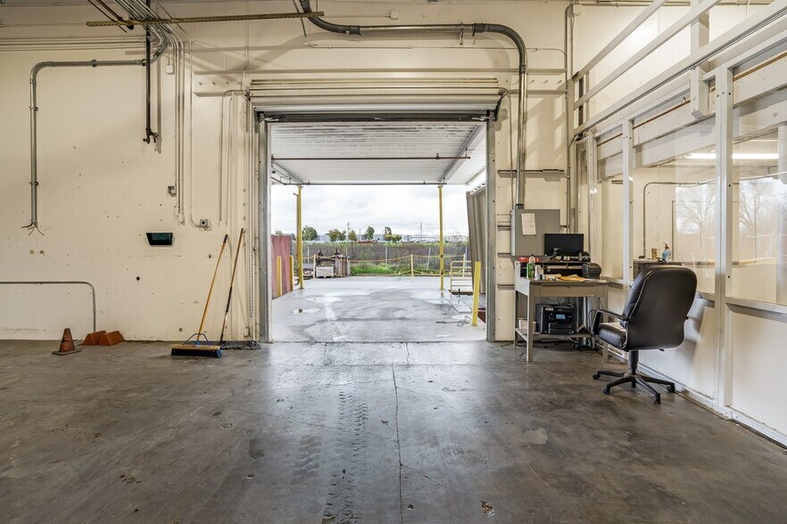 More Photos Of 255 Apollo Way, Hollister Warehouse For Lease
