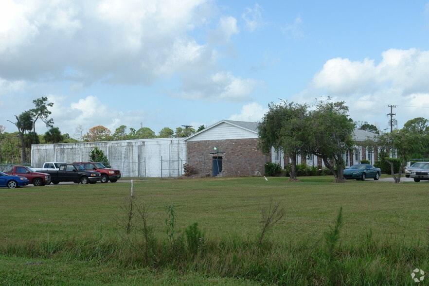 More Photos Of 5501 Orange Ave, Fort Pierce Light Distribution For Sale