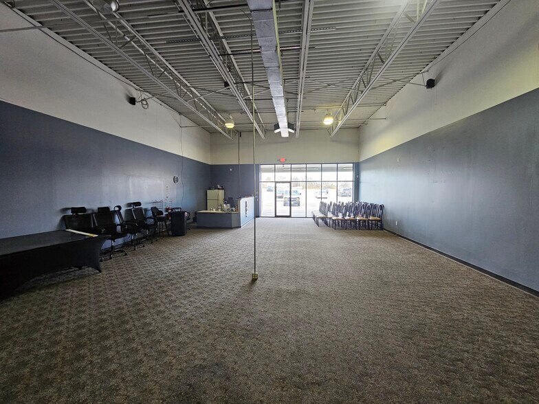 More Photos Of 1811-1833 Mckees Rocks Rd, McKees Rocks Storefront For Lease