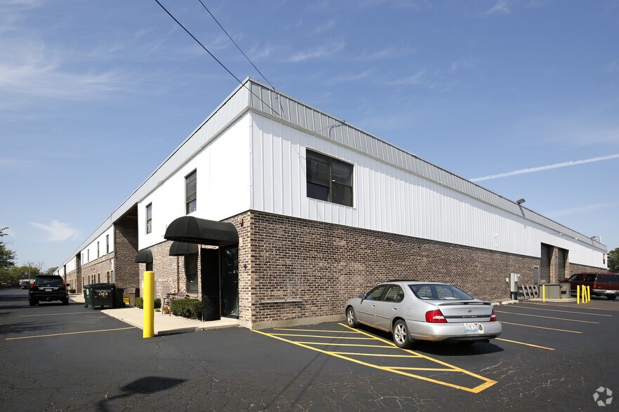 More Photos Of 516-554 N York Rd, Bensenville Warehouse For Lease