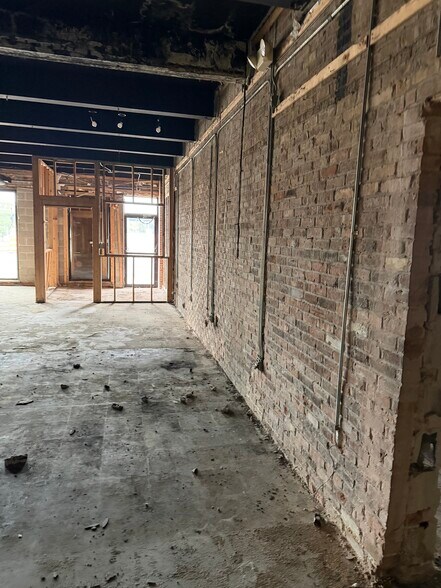 More Photos Of 529-535 E 5th Ave, Gary Restaurant For Lease