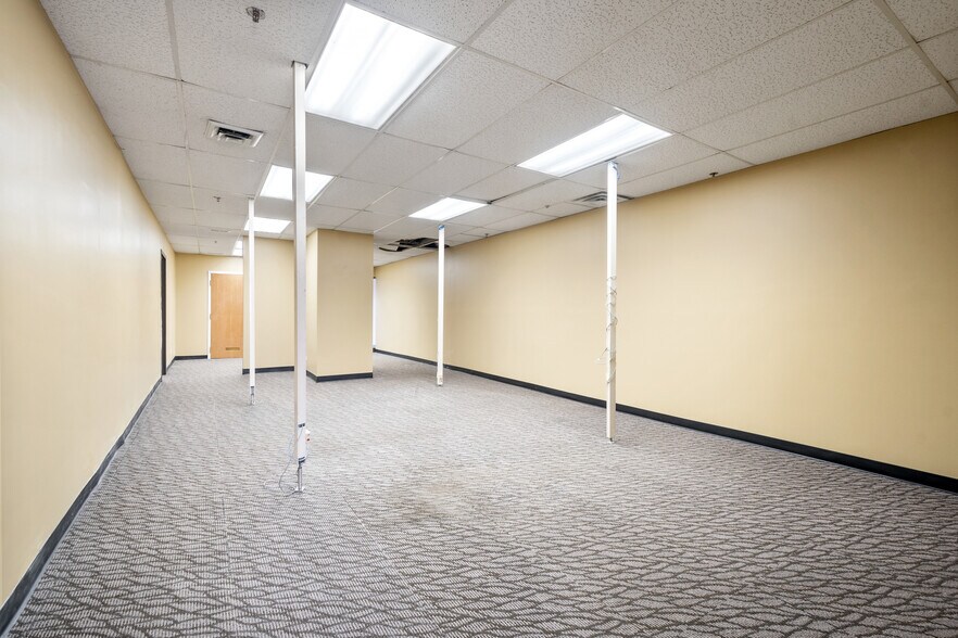 More Photos Of 10001 W Roosevelt Rd, Westchester Office For Sale