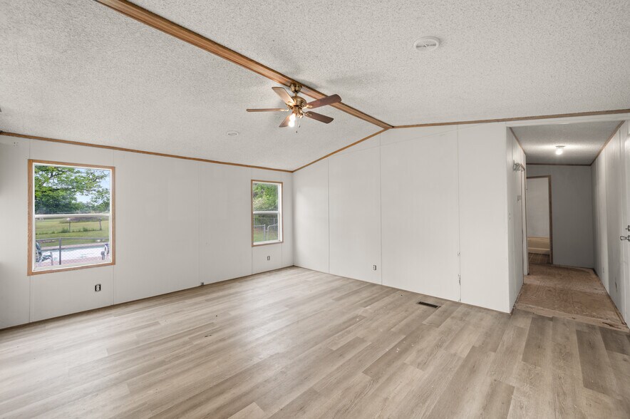 More Photos Of 7 Hills Rd, Newark Warehouse For Sale