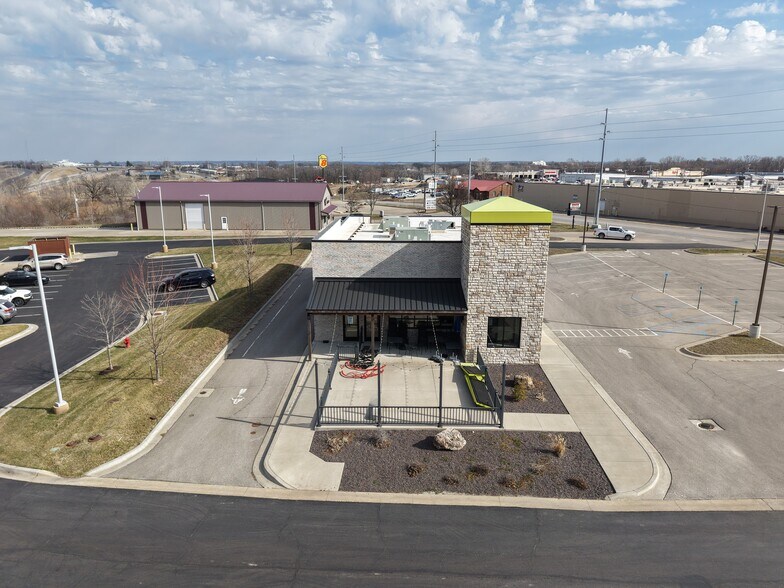 More Photos Of 335 E Russell Ave, Warrensburg Fast Food For Sale