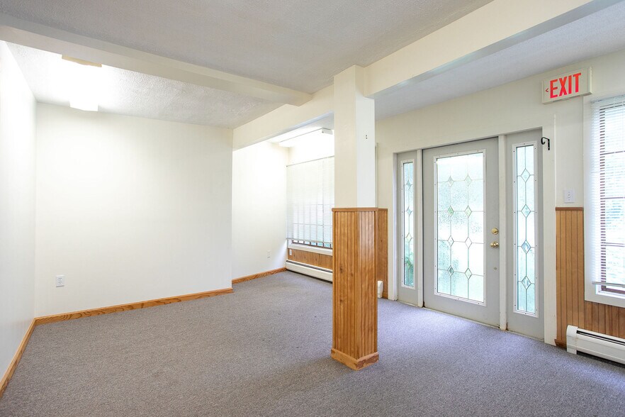 More Photos Of 30 Stockbridge Rd, Great Barrington Office Residential For Lease