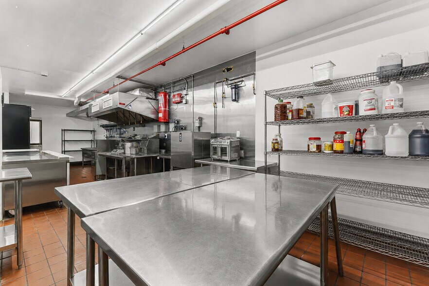 More Photos Of 74 Willoughby St, Brooklyn Apartments For Lease