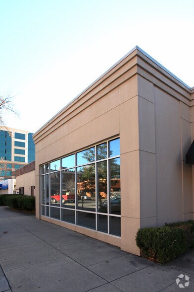 More Photos Of 204 E Market St, Louisville Medical For Lease