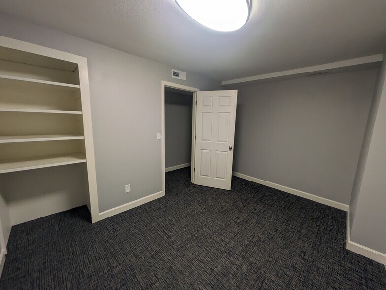 More Photos Of 545 Sherman St, Emporia Office For Lease