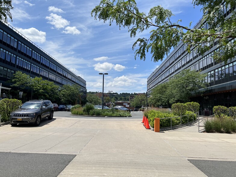 More Photos Of 8 Navy Pier Ct, Staten Island Apartments For Lease