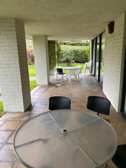 More Photos Of 2065-2095 Huntington Dr, San Marino Office For Sale