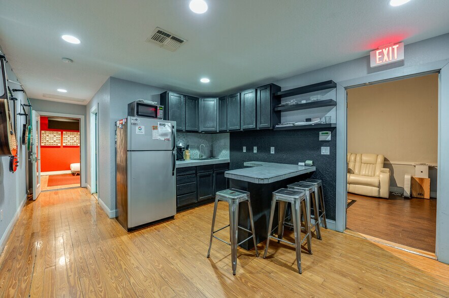 More Photos Of 2250 N Volusia Ave, Orange City Specialty For Lease