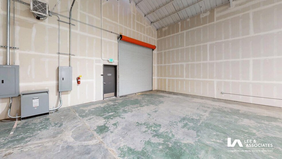 More Photos Of 1345-1355 Orizaba Ave, Long Beach, Long Beach Warehouse For Lease