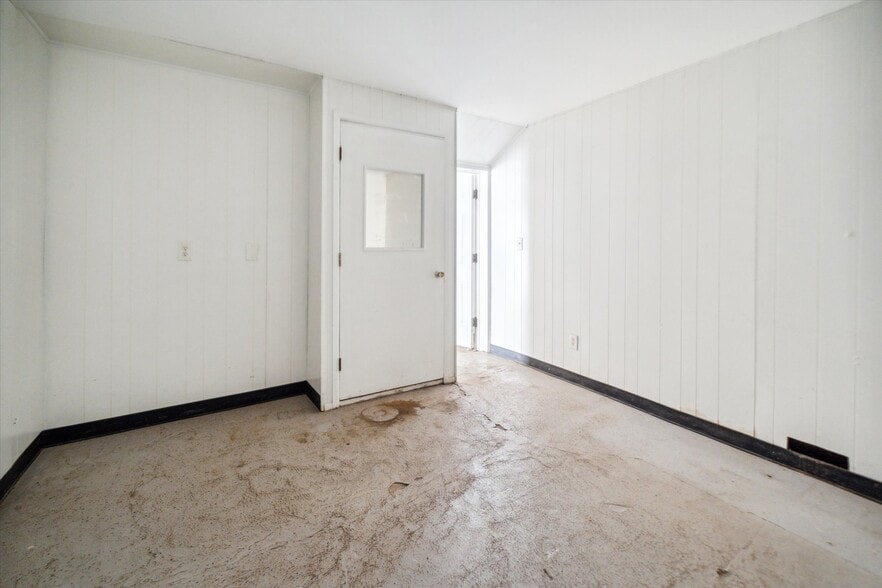 More Photos Of 16811 Stephens, Eastpointe Industrial For Sale