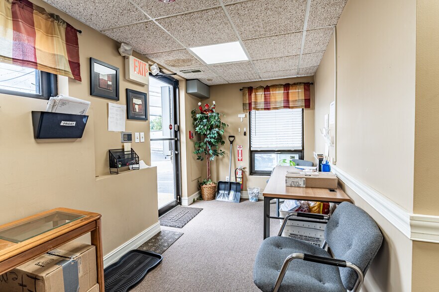 More Photos Of 55 Jefferson Blvd, Warwick Office For Sale