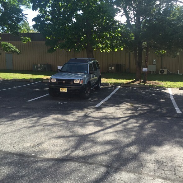 More Photos Of 1044 Industrial Dr, West Berlin Light Distribution For Lease