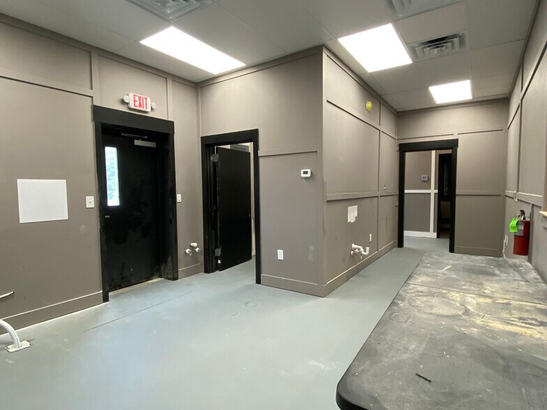 More Photos Of 640-668 Shell Dr, Spring Lake Storefront For Lease