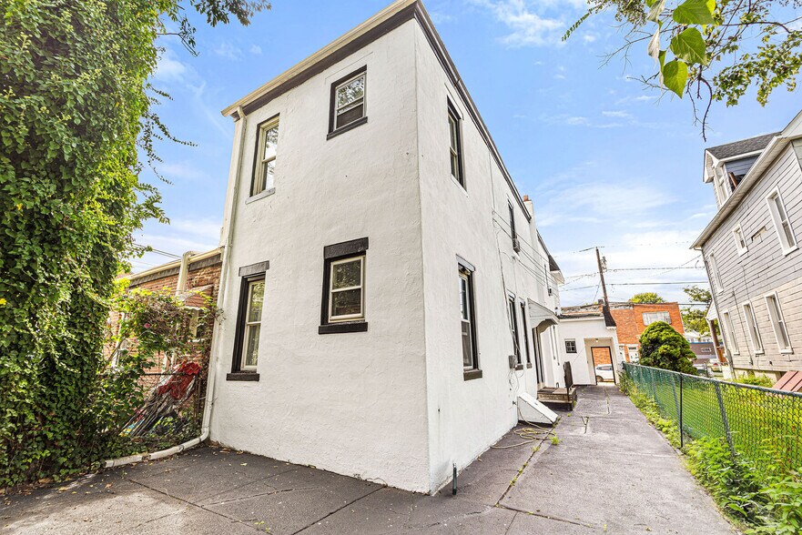 More Photos Of 156 Chestnut Ave, Oaklyn Apartments For Sale