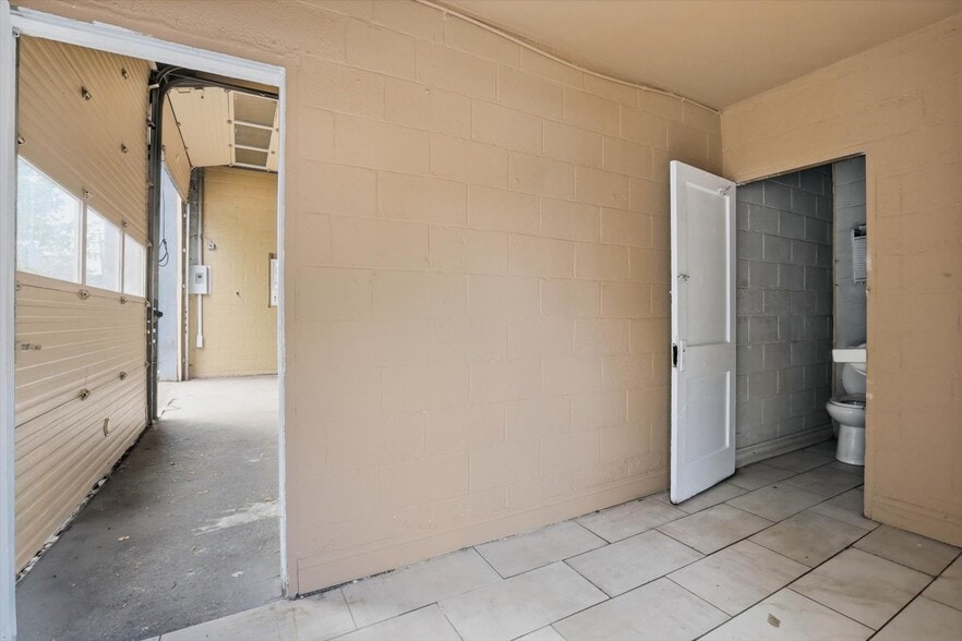 More Photos Of 542 South Prince St, Lancaster Auto Repair For Sale