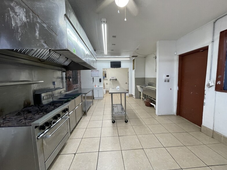 More Photos Of 2120 N Palafox St, Pensacola Fast Food For Lease