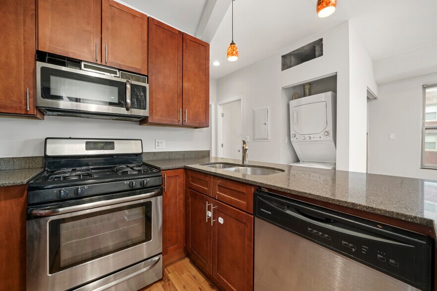 More Photos Of 2038-2048 W Touhy Ave, Chicago Apartments For Sale