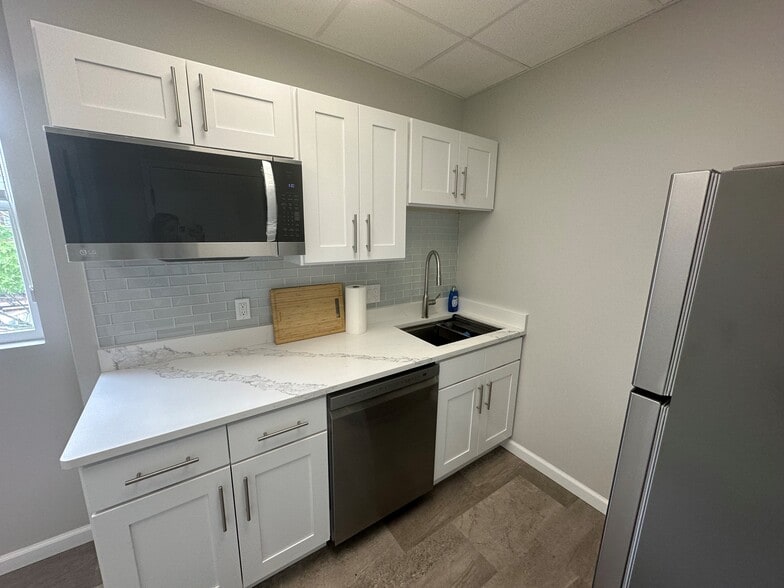 More Photos Of 2605 Burnet Ave, Cincinnati Office For Sale
