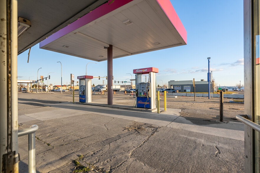 More Photos Of 1211 E Lewis St, Pasco Convenience Store For Sale