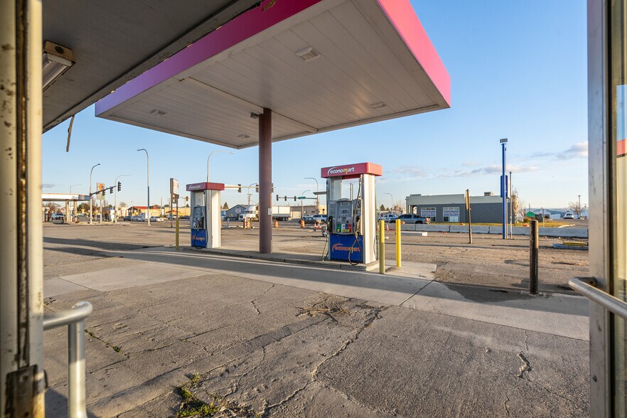 More Photos Of 1211 E Lewis St, Pasco Convenience Store For Sale