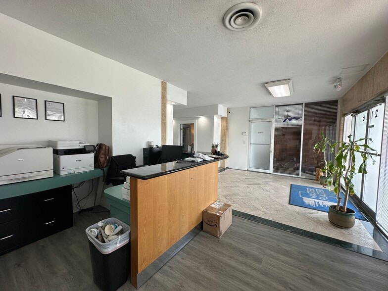 More Photos Of 2116 N Dixie Hwy, Hollywood Flex For Lease