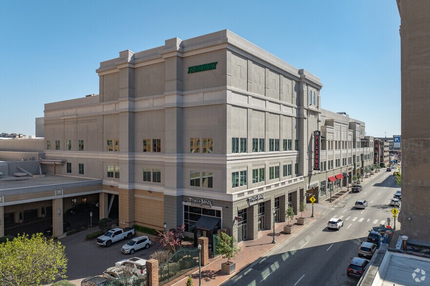 More Photos Of 150 Peabody Pl, Memphis Office For Lease