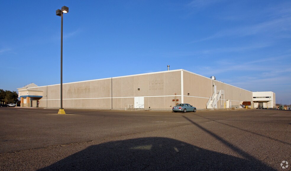 More Photos Of 3249 50th St, Lubbock Supermarket For Lease