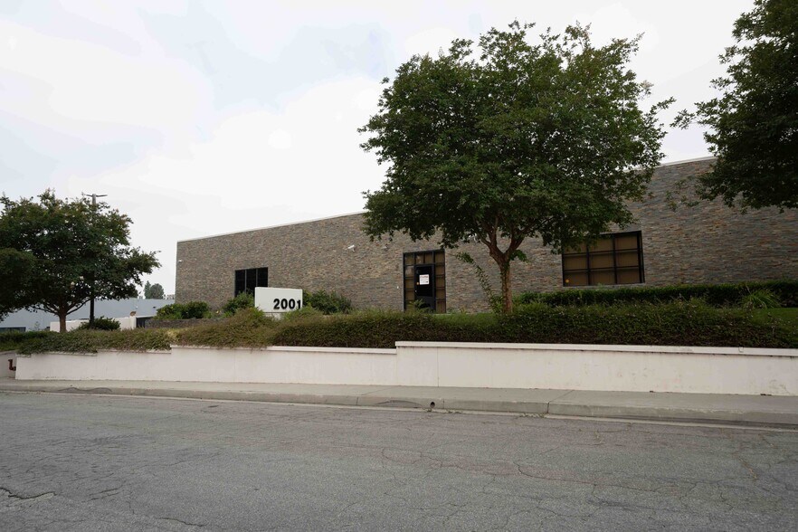 More Photos Of 2001 Saturn St, Monterey Park Light Distribution For Sale