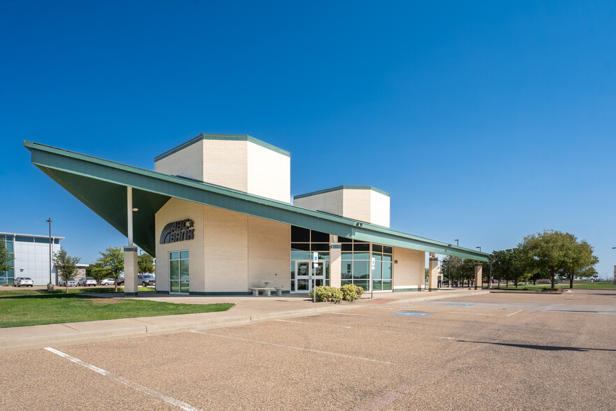 Primary Photo Of 4656 N Loop 289, Lubbock Bank For Sale