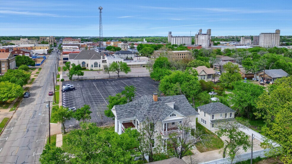 More Photos Of 511 S Travis St, Sherman Office For Sale