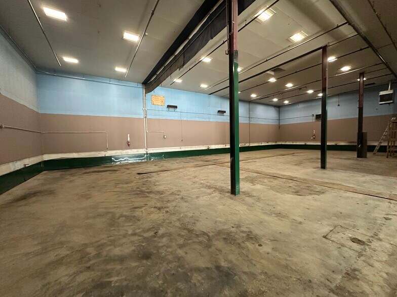 More Photos Of 1220 Mark St, Bensenville Warehouse For Lease