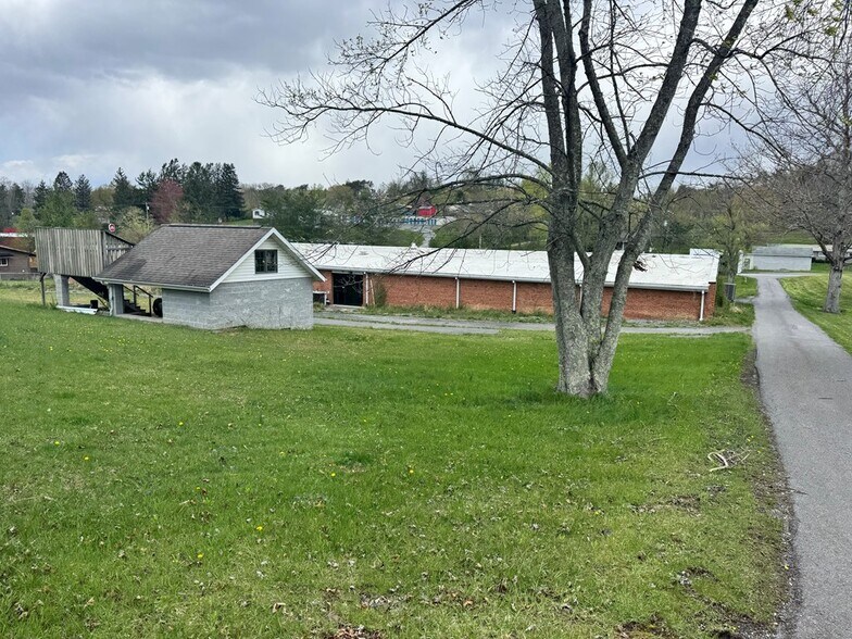 More Photos Of 868 State Route 3 and 12, Hinton Flex For Sale