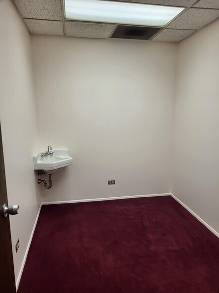 More Photos Of 601 W Central Rd, Mount Prospect Medical For Lease