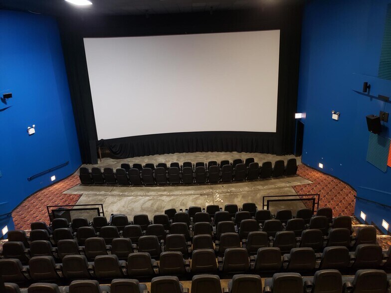 More Photos Of 3330 W Roosevelt Rd, Chicago Movie Theatre For Lease