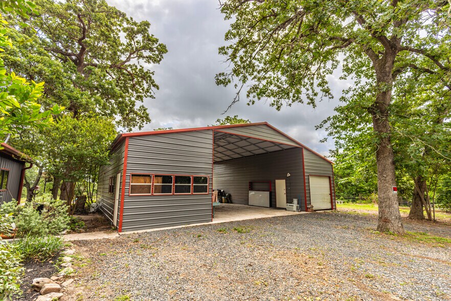 More Photos Of 7710 TX-36, Bellville Specialty For Sale