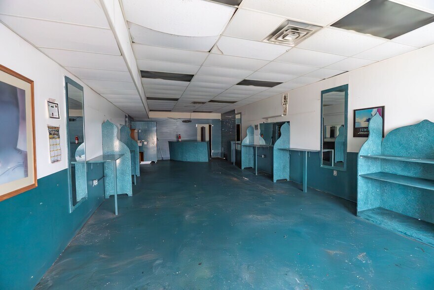 More Photos Of 13703 W McNichols Rd, Detroit General Retail For Sale