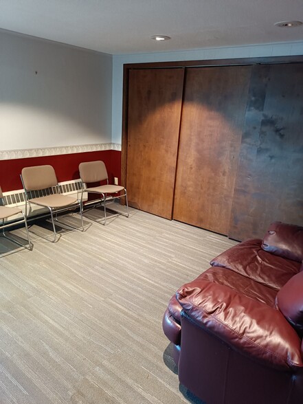 More Photos Of 4921 E State St, Rockford Office For Sale
