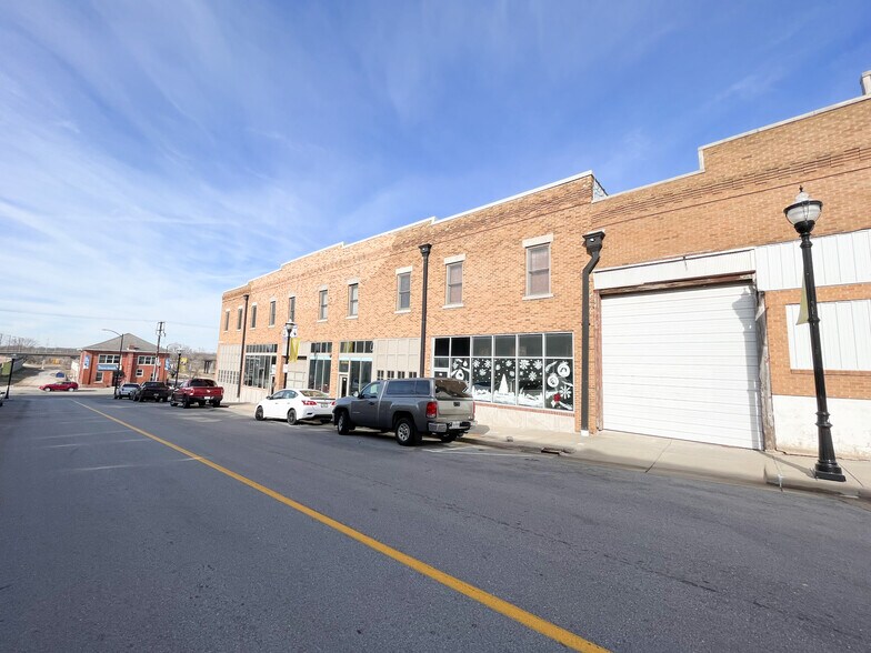 More Photos Of 509 W Olive St, Springfield General Retail For Sale