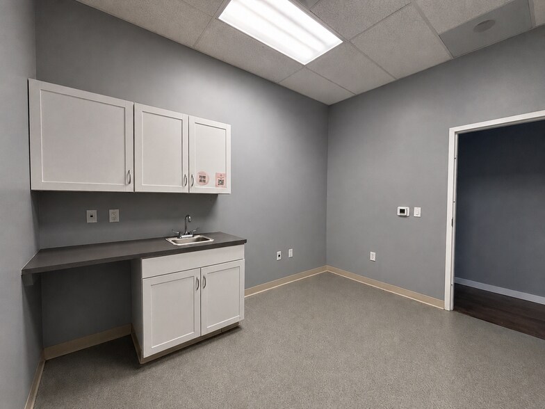 More Photos Of 2538-2546 Somerset Center Dr, Winston-Salem Storefront For Lease