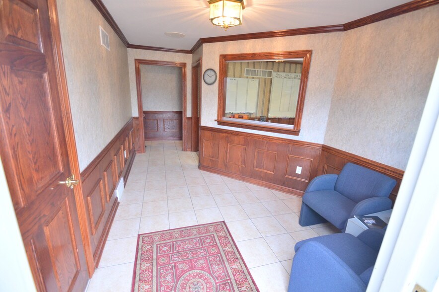 More Photos Of 10314 Main St, New Middletown Flex For Lease