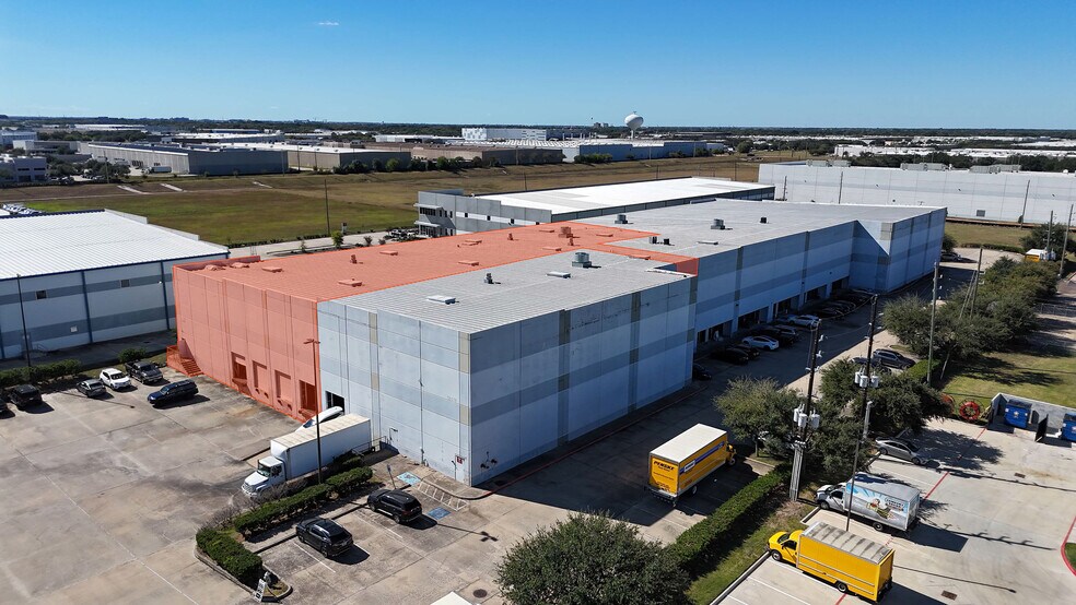 Primary Photo Of 12010 Dairy Ashford, Sugar Land Distribution For Lease