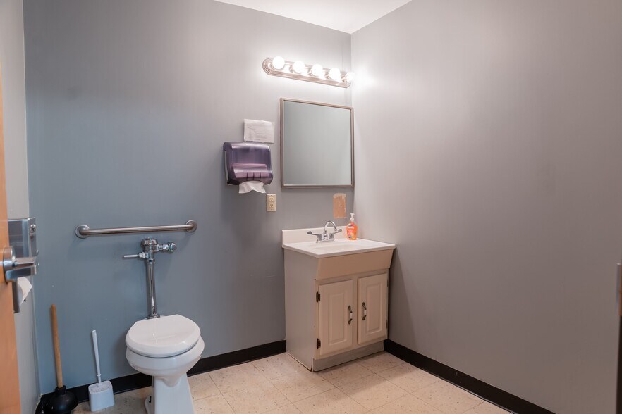 More Photos Of 4020 Columbus Ave, Anderson General Retail For Lease