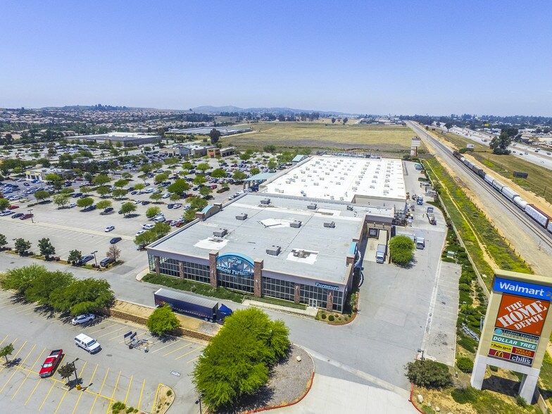 More Photos Of 1482 E 2nd St, Beaumont General Retail For Lease