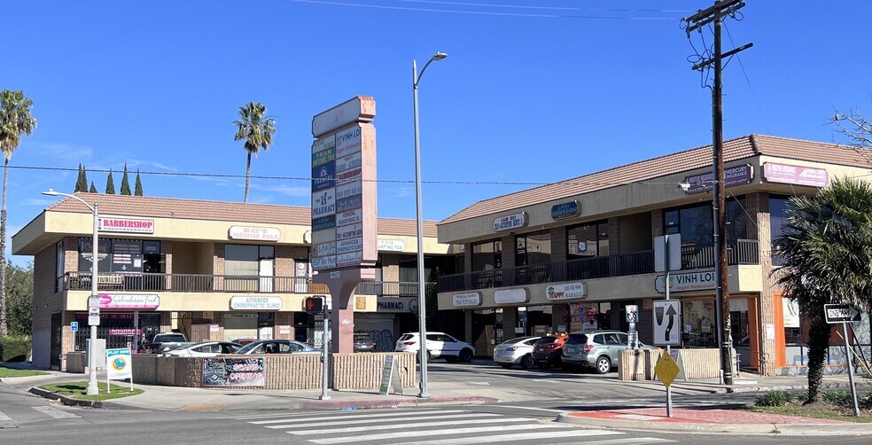 More Photos Of 18625 Sherman Way, Reseda Office For Lease